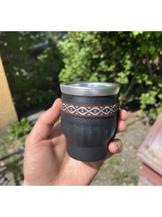 Fekete bőrrel bevont üveg Mate